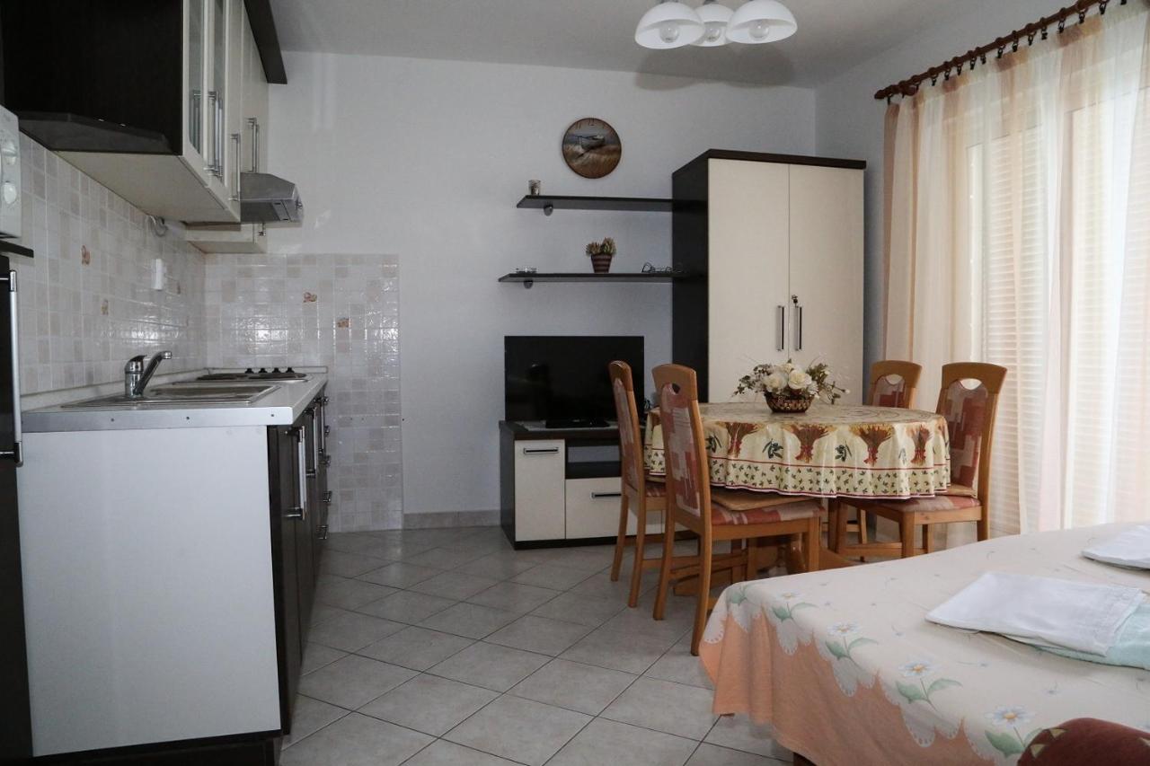 Apartments By The Sea Milna, Hvar - 12244 Exterior foto